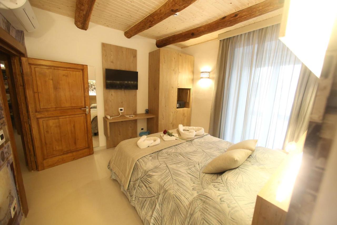 Relais Piazza Del Plebiscito B&B Napoli Bagian luar foto
