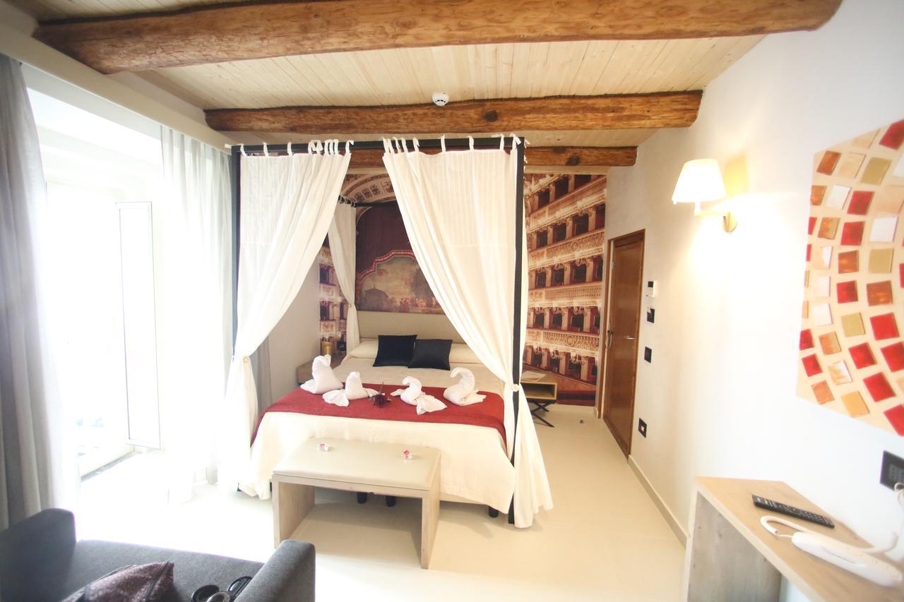 Relais Piazza Del Plebiscito B&B Napoli Bagian luar foto