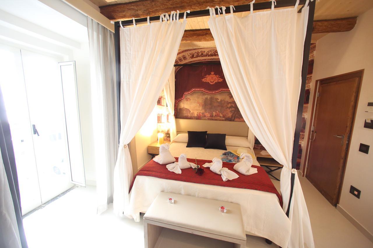 Relais Piazza Del Plebiscito B&B Napoli Bagian luar foto